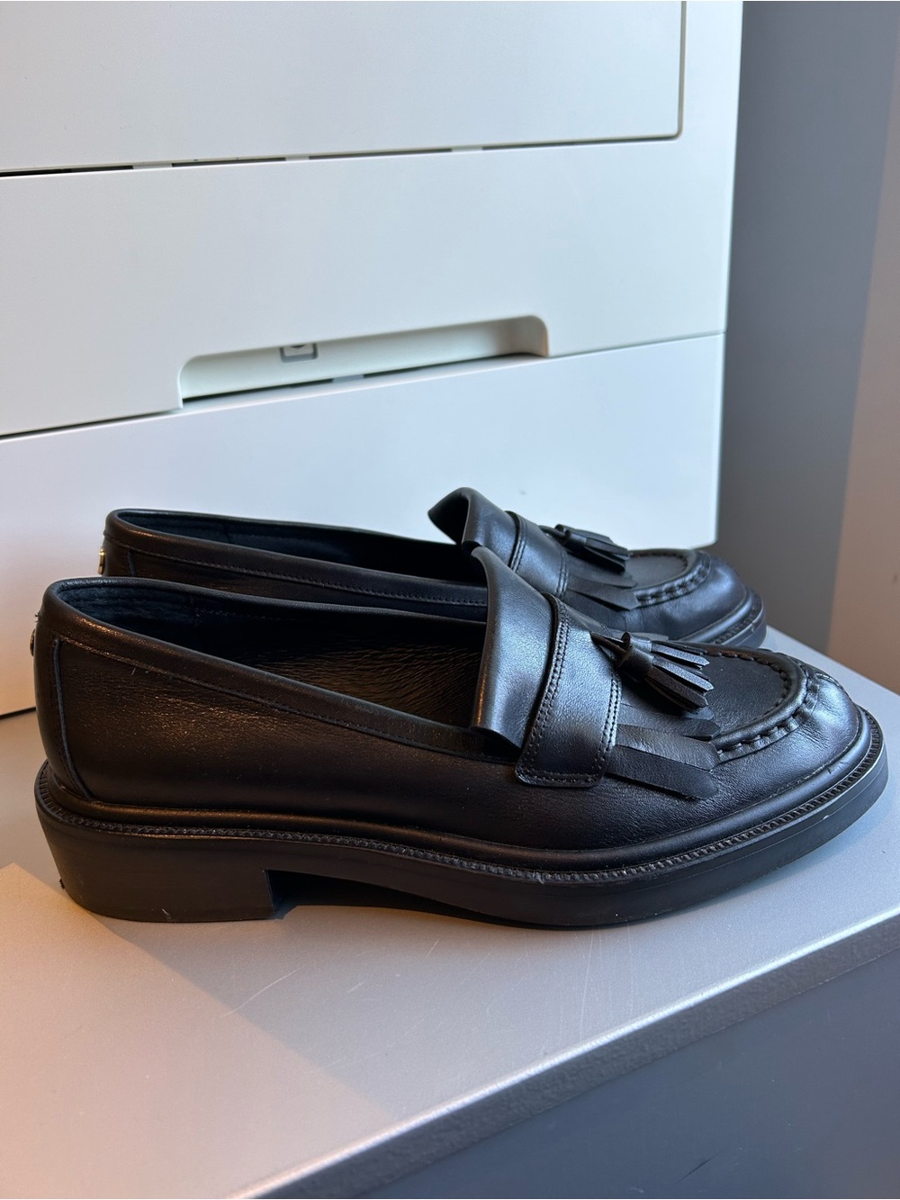 Women’s Leather Wishbone Black Tassel Loafers Size 8.5 - Picture 2 of 10